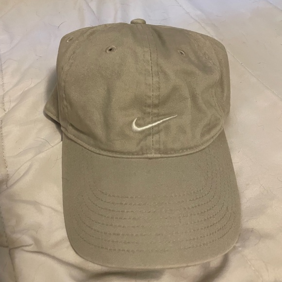 Nike hat - Picture 1 of 2